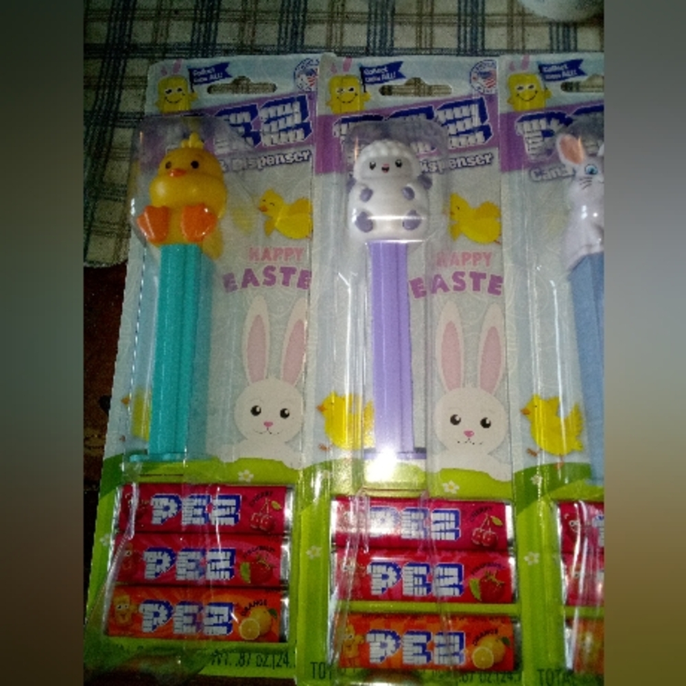 This is for a lot of 5 new Easter/ spring footed PEZ dispenser's Collection